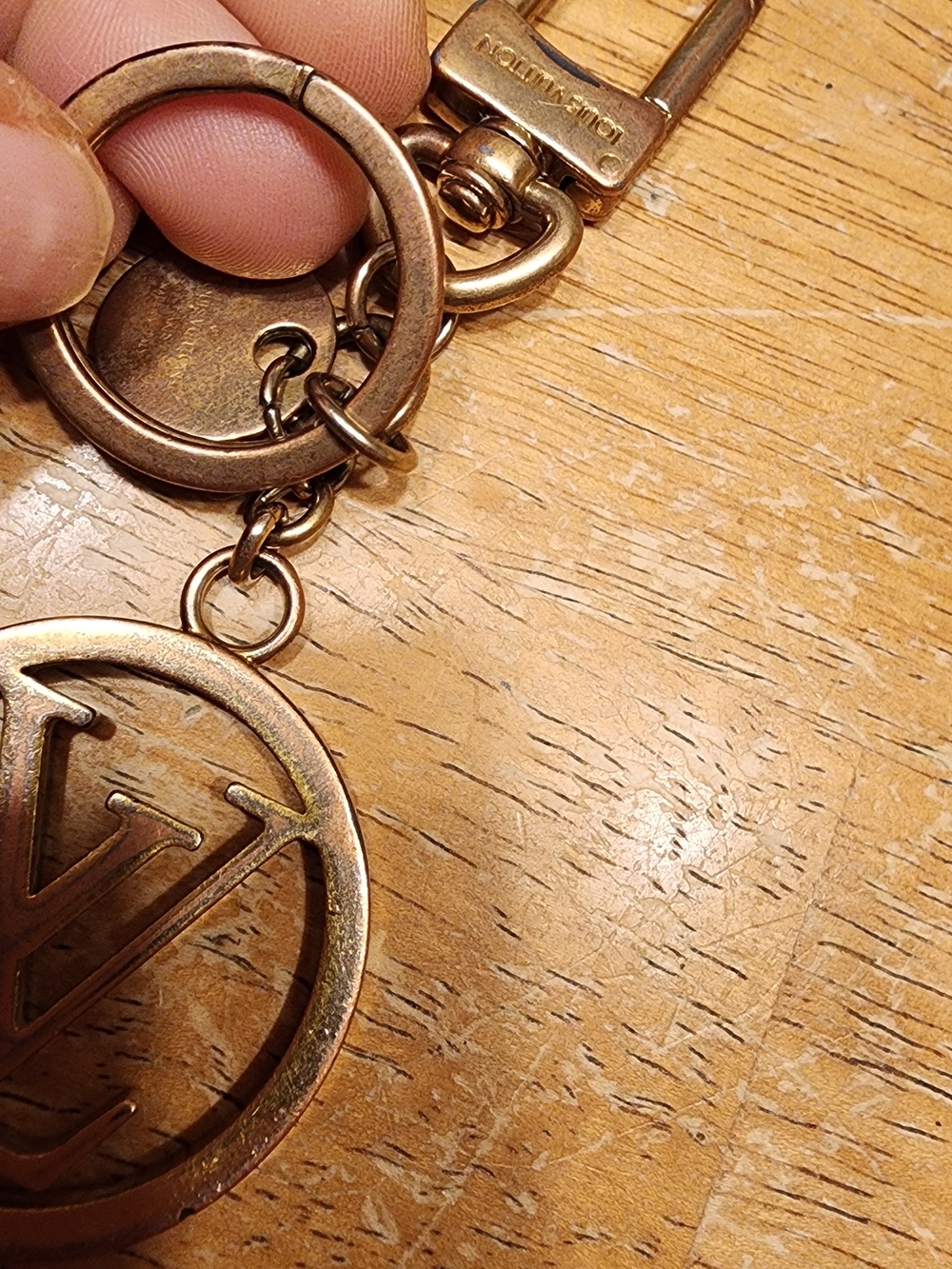 Louis Vuitton LV Circle Charm and Key Holder - Picture 7 of 12